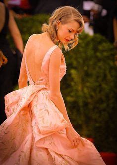 Taylor Swift Red Carpet Style