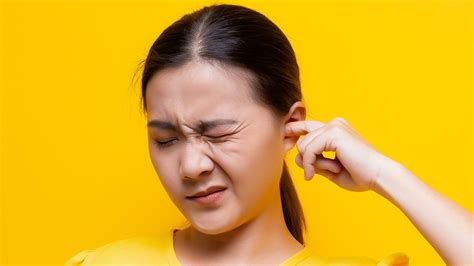 What It Really Means When Your Ears Itch Face Itches, Ear Wax Buildup, Swimmers Ear, Itchy Ears ...