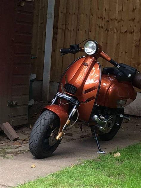 A nicely customized Vespa! #vespa #Scooter | Vespa scooters, Vespa bike, Vespa motor scooters