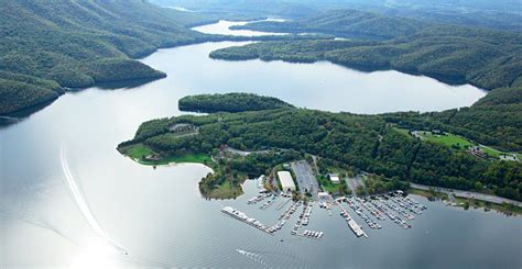 Why Raystown Lake Is Pennsylvania’s Best-Kept Secret - TravelAwaits | Houseboat vacation ...