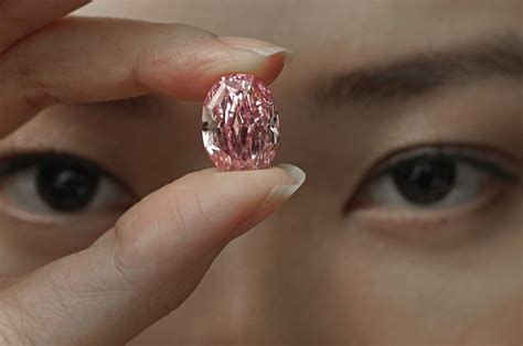 Extremely rare, purple-pink diamond up for auction, expected to fetch $38 million | Daily Sabah