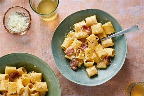 Pasta alla Gricia Recipe (Pasta with Guanciale, Pecorino, and Black ...