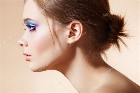 Resultado de imagen de rostro mujer perfil | Fashion makeup, Bright fashion, Model face