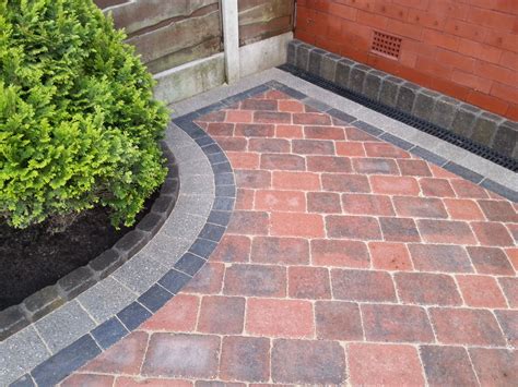 curved detail to the edge of the driveway | Brick garden, Narrow garden ...