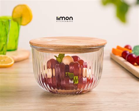 GLASS BOWL WITH WOODEN LID 970 ML