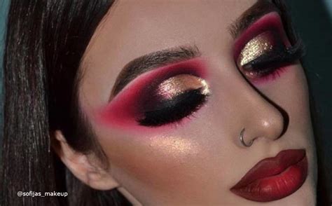 Here Is How To Wear The Risky Red Eyeshadow Ahead Of Halloween | Fashionisers©