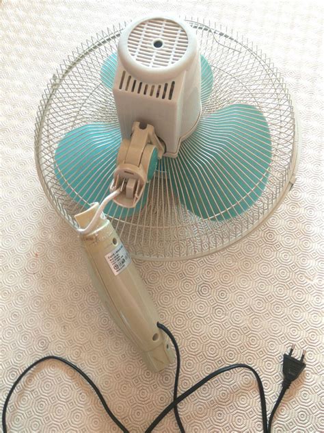 Tricky Fix a Broken Fan (the Poor Way) : 5 Steps - Instructables