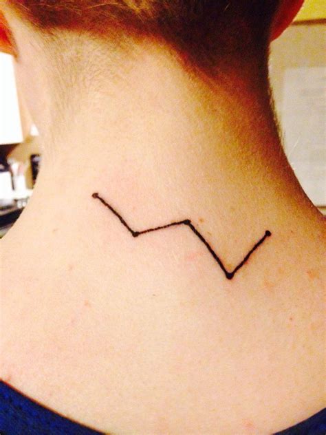 The Constellation Cassiopeia (mit Bildern) | Süße tattoos, Tätowierungen, Think