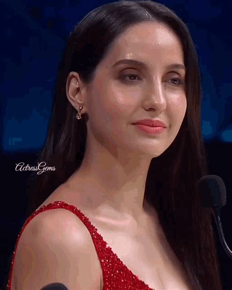 Nora Fatehi Dance Show GIF - Nora Fatehi Dance Show Host - Discover ...