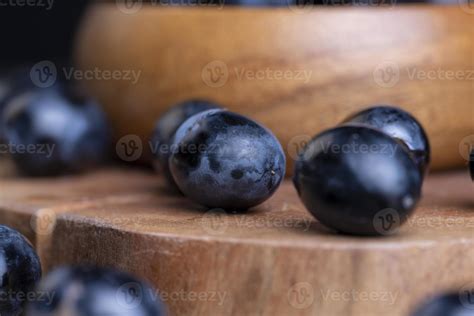 Blue grapes grown in a home vineyard 13627887 Stock Photo at Vecteezy