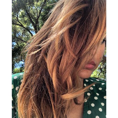 Eva Mendes debuts new "strawberry feels" hairstyle