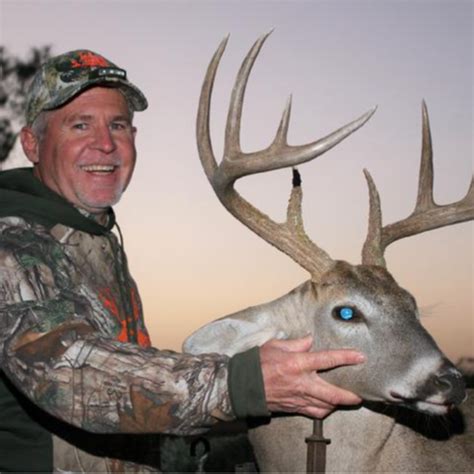 How to Catch Whitetail Deer & Whitetail Deer Hunting Guides