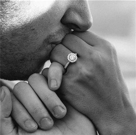 engagement ring shot photo ideas #weddingphotos #engagementphotos #weddingphotography #weddingi ...