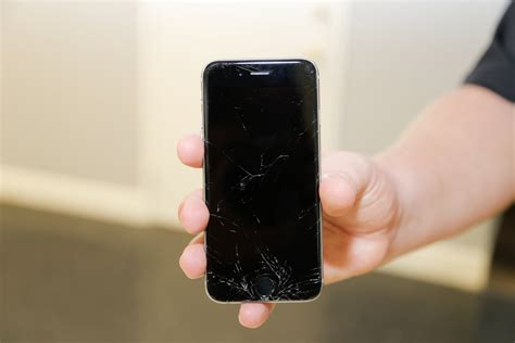 What To Do When an iPhone LCD Screen is Damaged - iFixYouri Blog