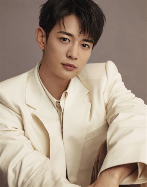 SHINee's Minho Shows Off Different Sides Of Himself In New Profile Photos For Acting | Soompi