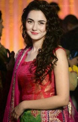 Hania Amir Biography, HD Pictures, Age, Height, Education, Family ...