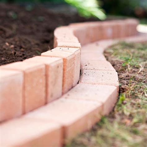 Curved Brick Flowerbed Border: Easy Landscaping