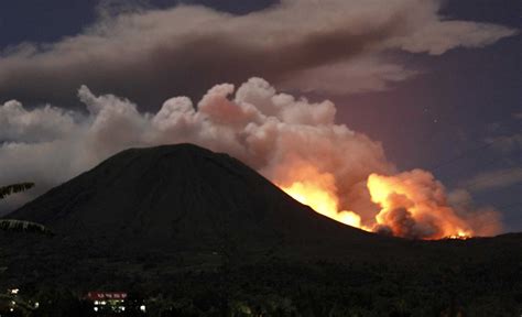 Top 10 Most Beautiful & Deadly Volcanoes Of The World