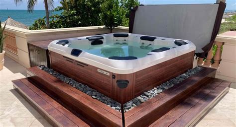 Best Hot Tubs For The Money Review Guide For 2020-2021 - Report Outdoors | Best inflatable hot ...