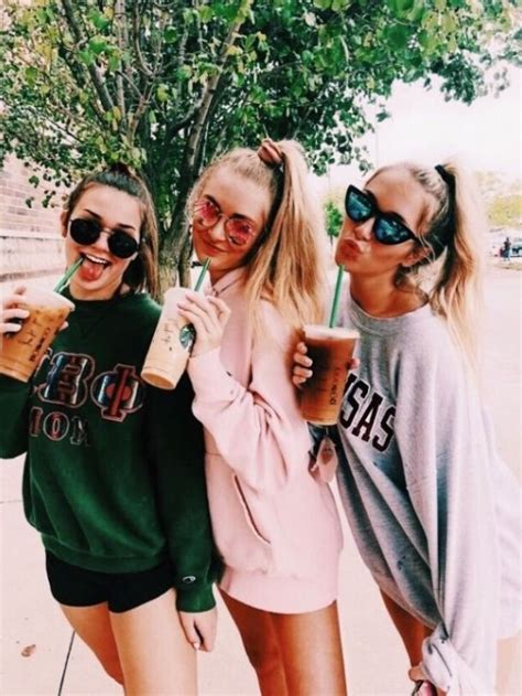 Cute VSCO Girls Besties Best Friends Aesthetic Fall Inspo Wear Fashion Starbucks Cool Photos ...