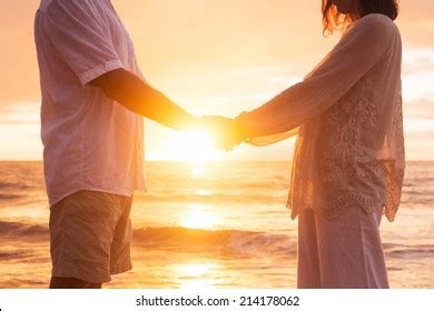 2,968 Old Couple Holding Hands Beach Images, Stock Photos & Vectors ...