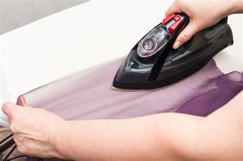 Best Steam Iron For Quilting - 2024 Buying Guide & Reviews