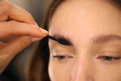 Everything You Need to Know About Eyebrow Tinting