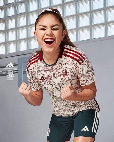 Pin de Alex Frias en Guardado rápido | Mujeres deportistas, Equipo de futbol tigres, Futbol chicas