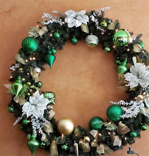 Christmas wreath green | Wreaths, Christmas wreaths, Ornament wreath