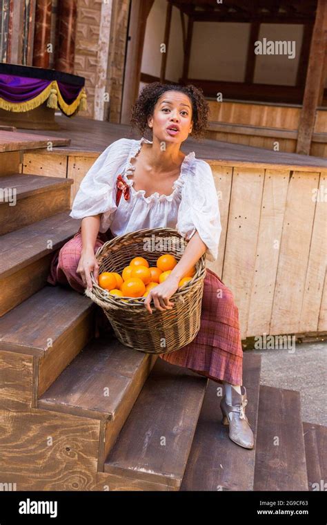 Nell gwynn oranges hi-res stock photography and images - Alamy