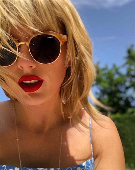 Taylor Swift Posted a Selfie Wearing the Coolest Sunglasses — and We Found the Perfect Dupes