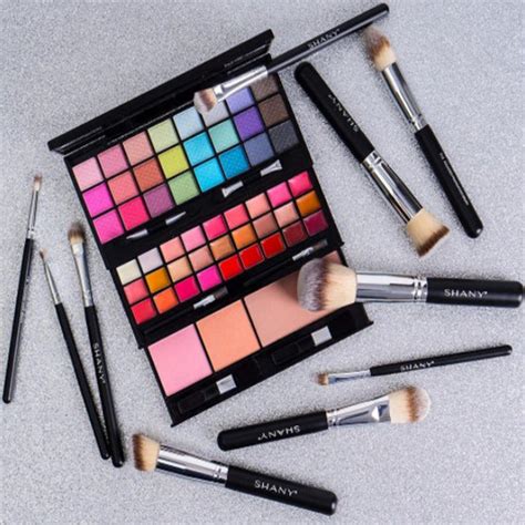 32 Amazing Makeup Palettes That Are Almost Too Pretty To Use