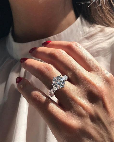 Round Engagement Rings: Top Rings For The Fashionable Brides | Dream engagement rings, Round ...