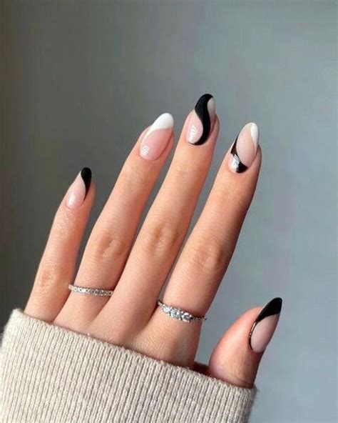 55+ Black And White Nails That Are SUPER Popular Right Now