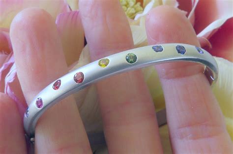 1.35 ctw Burnished Rainbow Sapphire Bangle Bracelet in 14k white gold (SSB-4048)