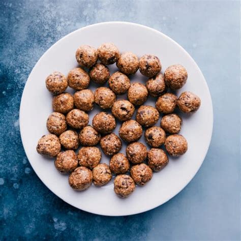 Oatmeal Energy Balls (7 Ingredients!) - Chelsea's Messy Apron