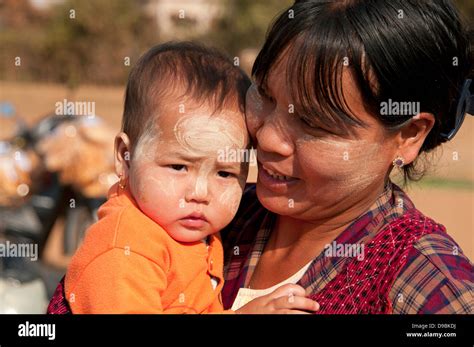 Mother holding the child hi-res stock photography and images - Alamy