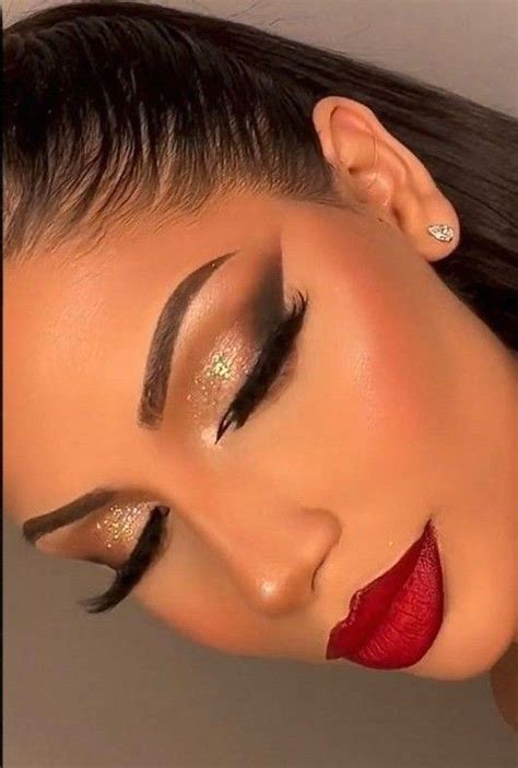 Pin by ༒︎ Ꮣɸʀʝ on ꪜꪮꪶtꪮ ꪑꪖ𝘤𝘩ꫀꪊ𝘱 | Red lipstick makeup looks, Prom eye ...