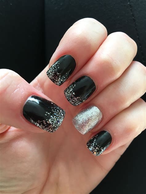 9 Adorable Black And Silver Nail Designs