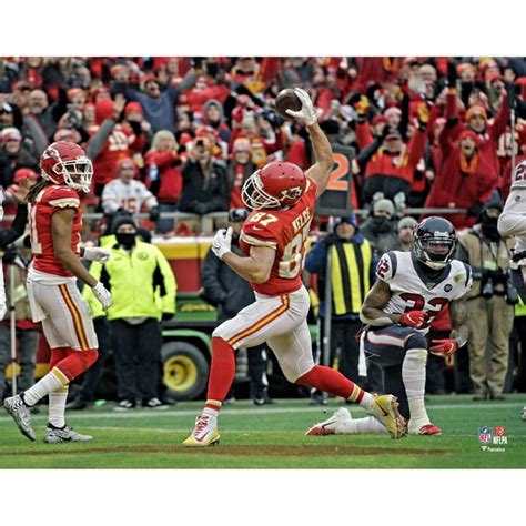 Fanatics Authentic - Travis Kelce Kansas City Chiefs Unsigned Playoff ...