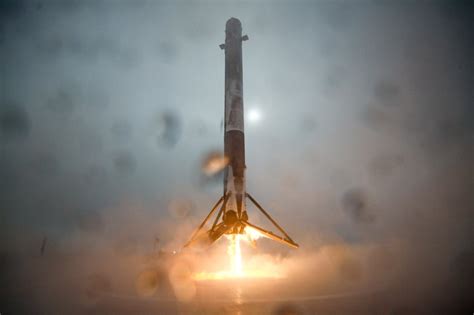 Space X : A un pied près, la Falcon 9 se posait à la verticale - Cap sur l'espace