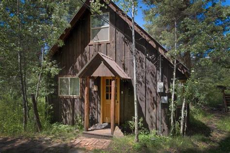 8 Rustic Cabins In Idaho That Are Perfect For A Cozy Staycation | Great buildings and structures ...