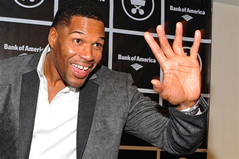 Michael Strahan’s fingers are permanently disgusting