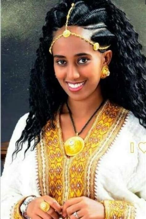 Samuel Ernesto : Young Eritrean woman from Tigrinya ethnic group in...