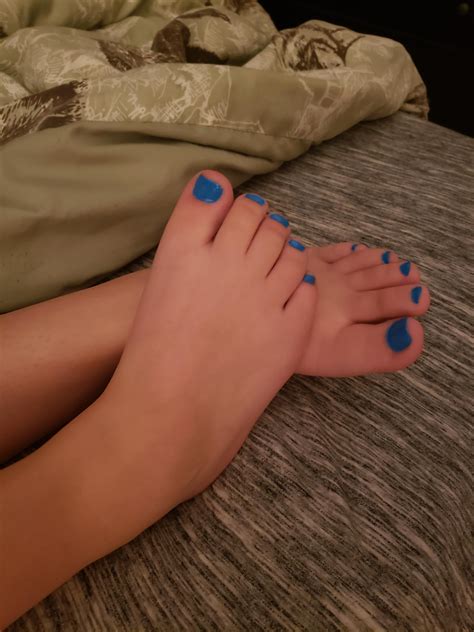 smallest latina feet you have ever seen;) Size 5 to be exact.messages welcome : r/Feetishh