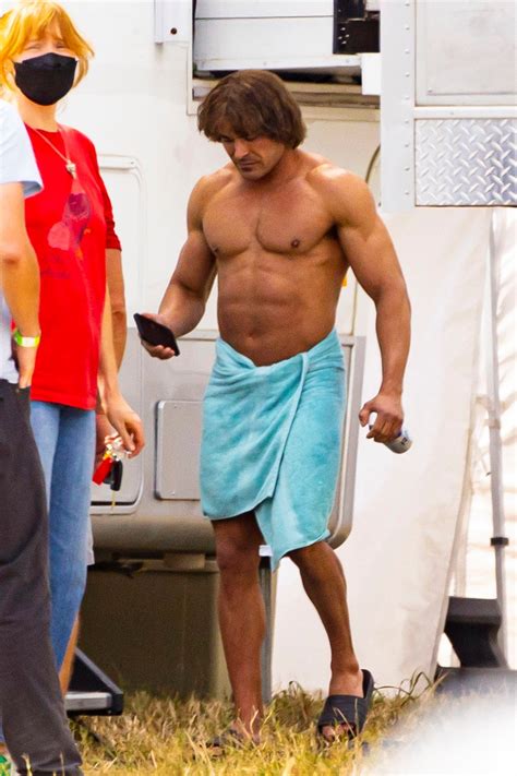 SEE | Zac Efron unrecognisable playing real-life wrestling legend in ...