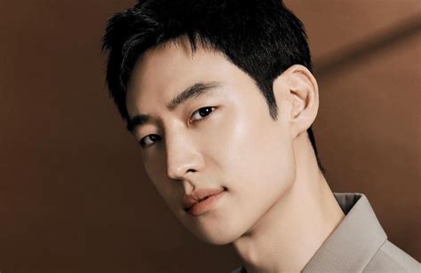 Lee Je Hoon to Possibly Play Detective Role in ‘Chief Inspector’ Remake | KDramaStars