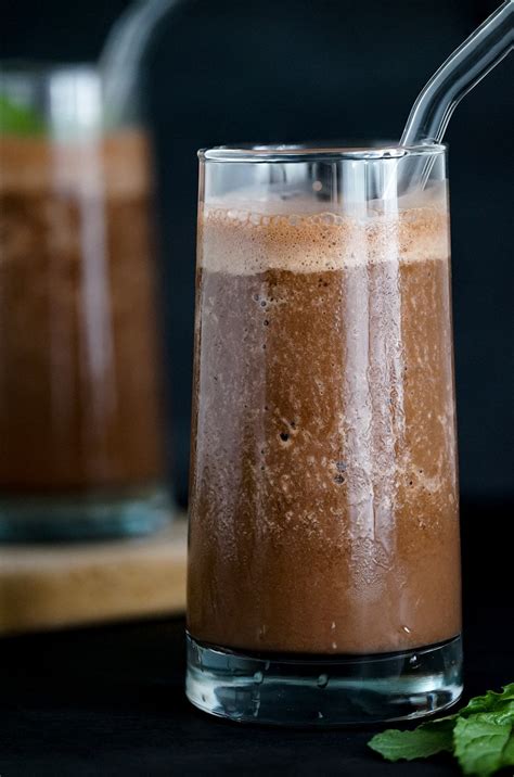 Best Healthy Chocolate Coffee Smoothie Recipe - Kitchen Verve