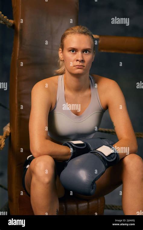 Woman boxer corner ring hi-res stock photography and images - Alamy