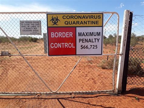 Sign at the Queensland border in the Australian Outback : pics